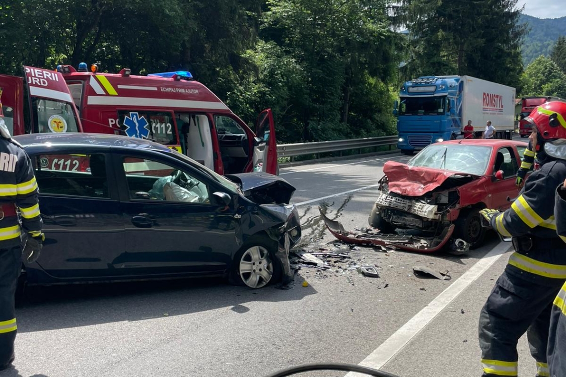 Doi șoferi au ajuns la spital, după un accident produs pe DN1, la Sinaia