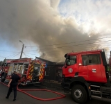 Dimineață de foc pentru pompierii prahoveni! Au intervenit pentru stingerea a două incendii izbucnite unul după altul, în Ploiești