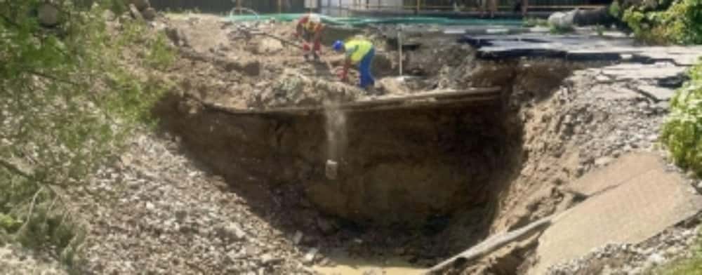 La Slănic, au început lucrările de reabilitare permanentă a surpării de pe strada 23 August