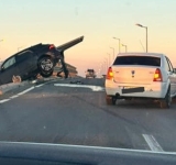 UPDATE/ Accident șocant, pe Centura de Vest a Ploieștiului. Un autoturism a intrat în parapetul metalic, șoferul a decedat