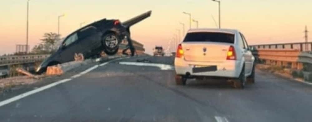 UPDATE/ Accident șocant, pe Centura de Vest a Ploieștiului. Un autoturism a intrat în parapetul metalic, șoferul a decedat