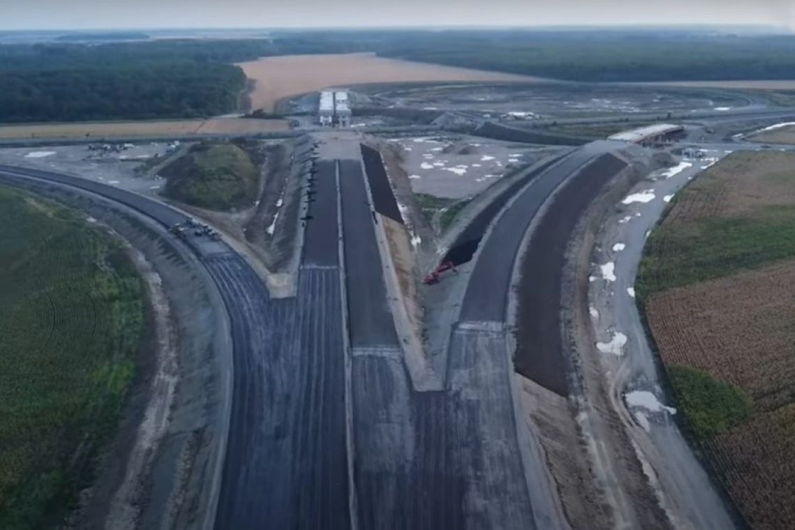 Imagini video spectaculoase cu nodul de la Dumbrava dintre autostrăzile A3 și A7