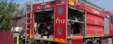 UPDATE/ Incendiu pe strada Șantierului din Ploiești: două proprietăți, cuprinse de flăcări