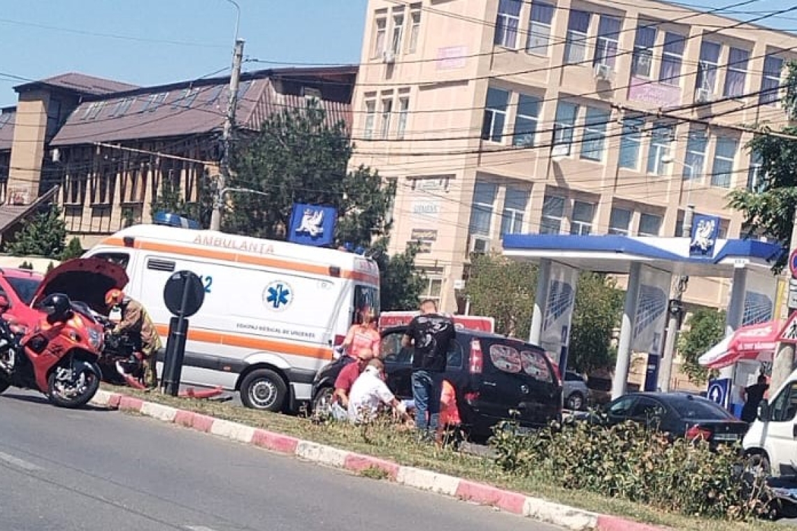 Motociclist rănit într-un accident produs în Ploiești, la intersecția străzilor Eremia Grigorescu - Gheorghe Grigore Cantacuzino