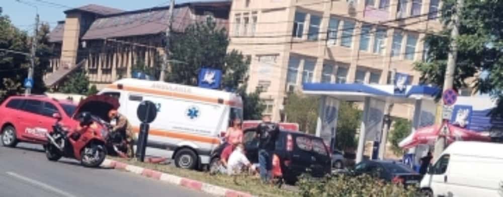 Motociclist rănit într-un accident produs în Ploiești, la intersecția străzilor Eremia Grigorescu - Gheorghe Grigore Cantacuzino