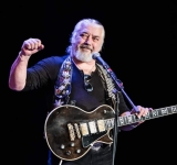 S-a stins o stea: legendarul Nicu Covaci, solistul trupei Phoenix