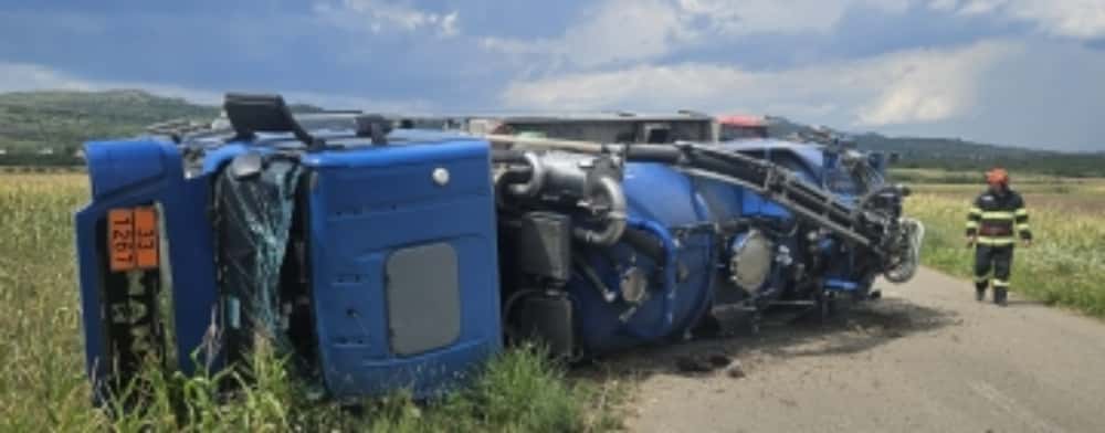 O cisternă plină cu produse petroliere s-a răsturnat în comuna Gornet 