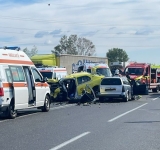Un om a murit și un altul a fost rănit în urma coliziunii dintre trei autoturisme, la intrare în Buzău