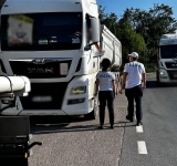 Transportatorii de mărfuri, în vizorul polițiștilor, pe un drum național din Prahova