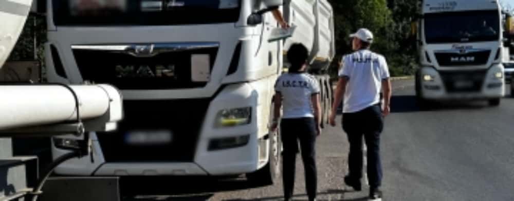 Transportatorii de mărfuri, în vizorul polițiștilor, pe un drum național din Prahova
