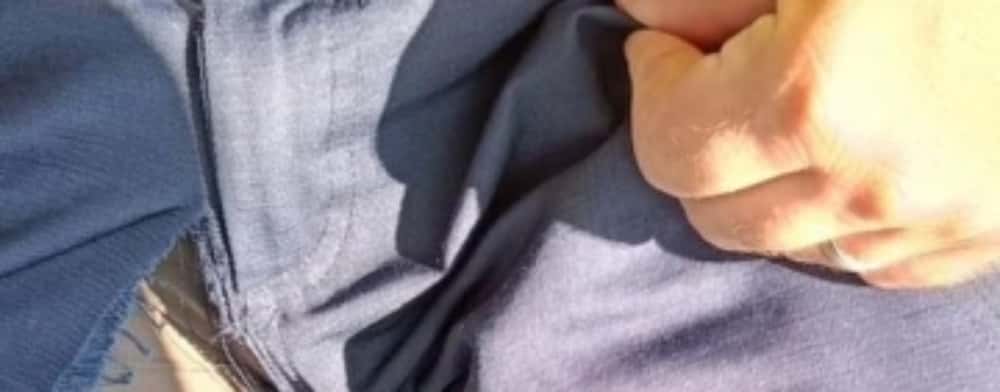 Un polițist cu pantalonii tactici rupți în... sau cum adie vântul prin uniformele noi ale oamenilor legii!