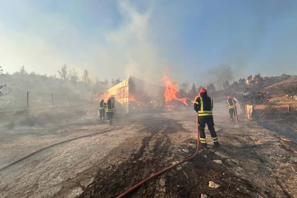 Doi pompieri prahoveni sunt, zilele acestea, în misiune în infernul de foc din Grecia!