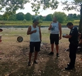 ”Turiștii” care au aprins focul în zone neamenajate și cei prinși cu autovehicule de teren pe trasee nemarcate, sancționați de jandarmi