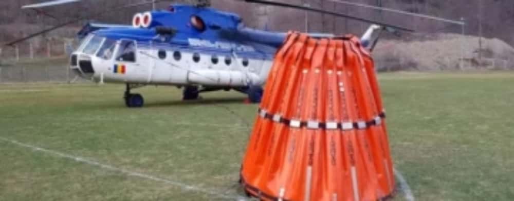 Un elicopter cu sistem Bambi Bucket a fost solicitat pentru stingerea incendiului din Bucegi