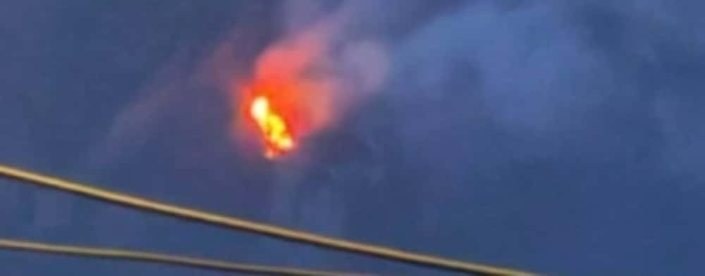 Încă mai arde vegetația în Bucegi, în ciuda intervențiilor repetate cu elicopterul specializat în stingerea incendiilor