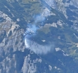 S-a reaprins vegetația în Bucegi! Se intervine din nou cu elicopterul pentru stingerea incendiului