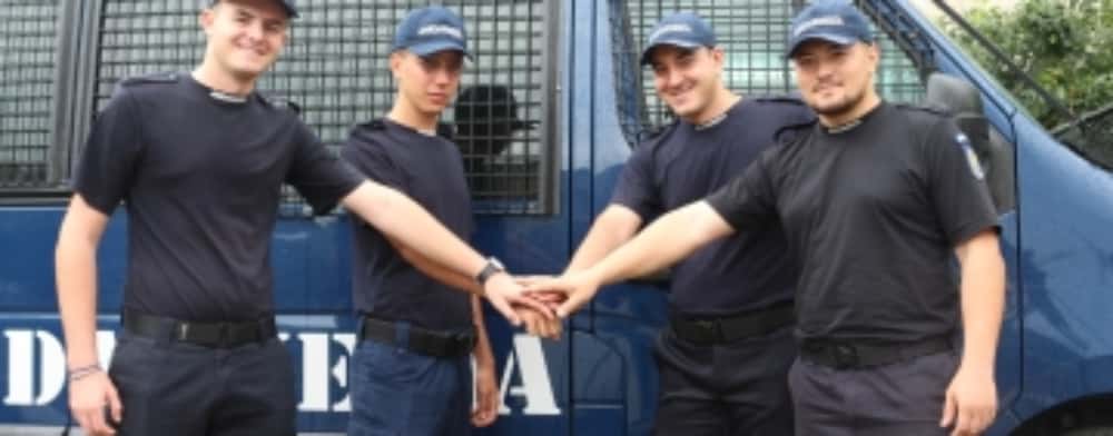 O lună de practică la Jandarmeria Mobilă Ploiești a fost de ajuns! Patru elevi ai școlii din Drăgășani vor o carieră în uniformă de jandarm