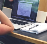 47 de școli, licee și grădinițe din Ploiești - dotate cu echipamente multimedia, printr-un proiect finanțat de PNRR