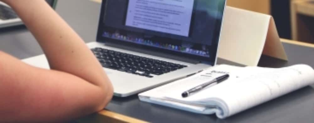 47 de școli, licee și grădinițe din Ploiești - dotate cu echipamente multimedia, printr-un proiect finanțat de PNRR