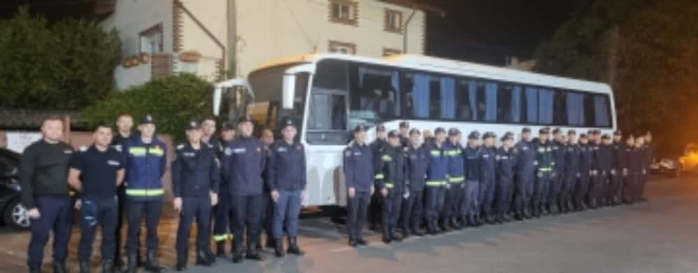 Zeci de pompieri militari din Prahova au plecat spre Galați, noaptea trecută, pentru a-i ajuta pe sinistrați