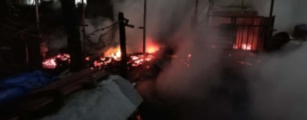 Un foc nestins complet a provocat un incendiu de proporții în comuna Ariceștii Rahtivani. Două case au fost mistuite de flăcări