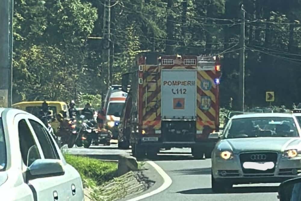 Accident grav pe DN1, zona Izvorul Rece - Sinaia. A fost solicitat elicopterul SMURD pentru a prelua un motociclist rănit grav