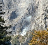 Update/Un nou incendiu de vegetație a izbucnit în Bucegi, pe zona Bușteniului