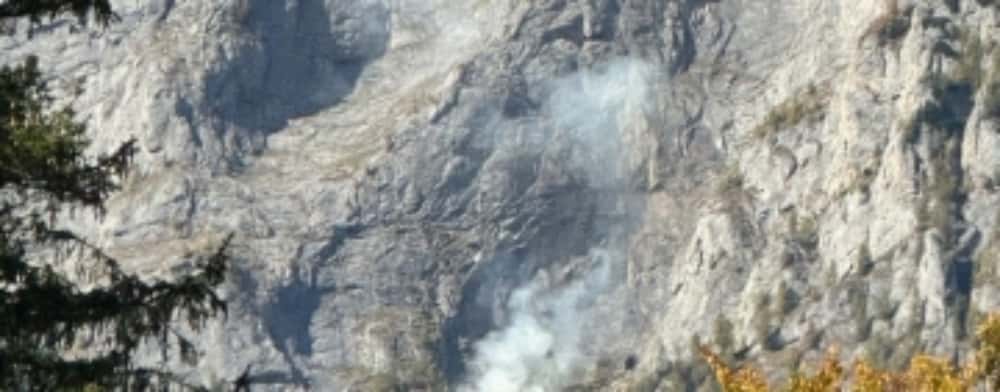 Update/Un nou incendiu de vegetație a izbucnit în Bucegi, pe zona Bușteniului