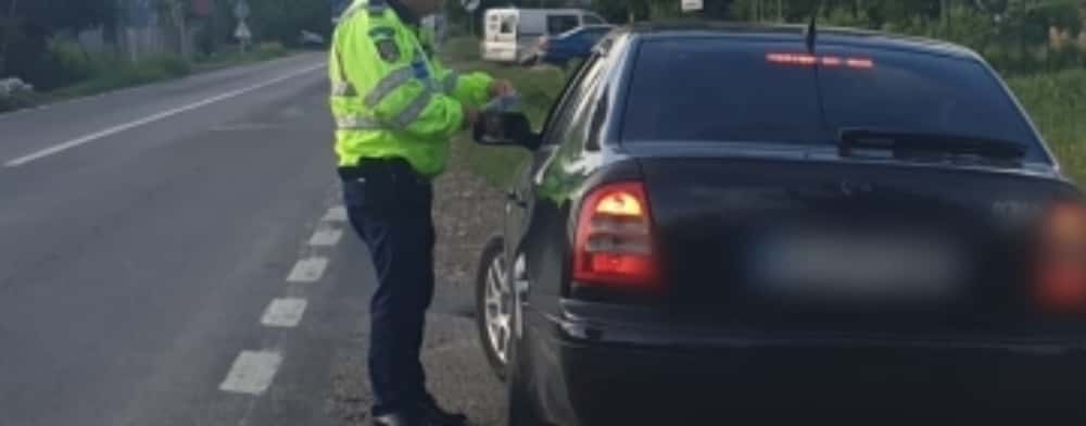 O mulțime de șoferi care s-au urcat băuți la volan, depistați în trafic de polițiștii prahoveni, sâmbătă și duminică
