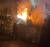 Pompierii au stabilit cauza probabilă a incendiului de la fosta fabrică Dorobanțu din Ploiești