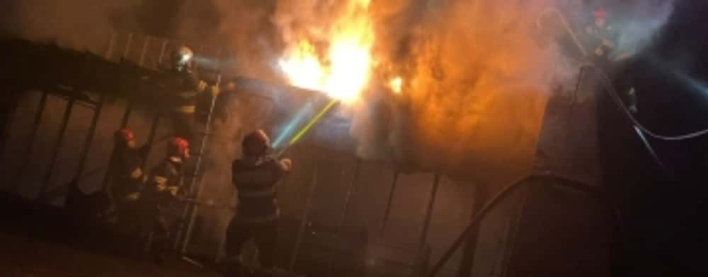 Pompierii au stabilit cauza probabilă a incendiului de la fosta fabrică Dorobanțu din Ploiești