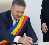Reacție aberantă a primarului liberal din Bușteni la acuzațiile de lovire a unei angajate