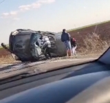 Un autoturism s-a răsturnat pe DN1, după o coliziune în trafic, în zona Băicoi