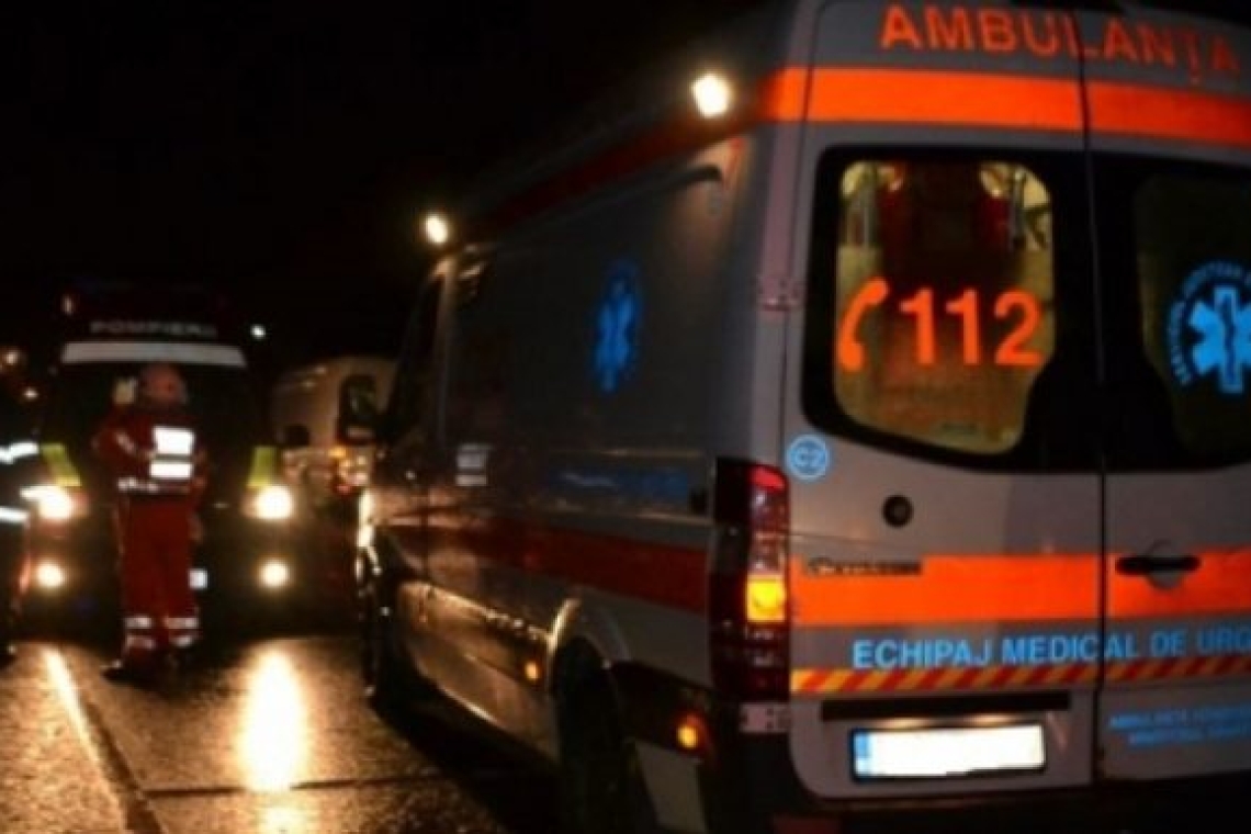 O fată de 17 ani a ajuns la spital după ce a fost lovită de un autoturism, pe DN1, în zona Puchenii Mari