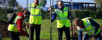 România mai curată începe cu Prahova mai curată! Președintele CJ Prahova, Virgiliu Nanu, și prefectul Emil Drăgănescu - la acțiunea de plantare și ecologizare!