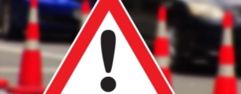 Un șofer beat a intrat cu mașina în două indicatoare rutiere de pe DN1B și s-a oprit într-o benzinărie de lângă Blejoi