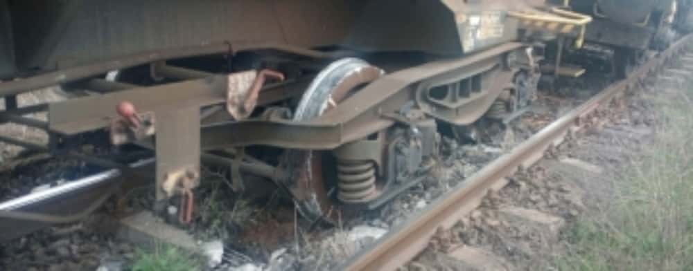 Trei vagoane ale unui tren privat de marfă au deraiat în stația Ploiești Est. Traficul a fost blocat aproape trei ore între Ploiești Sud și Ploiești Est