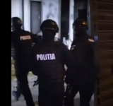 Percheziții în Prahova, la suspecți de trafic de arme și de droguri (video)