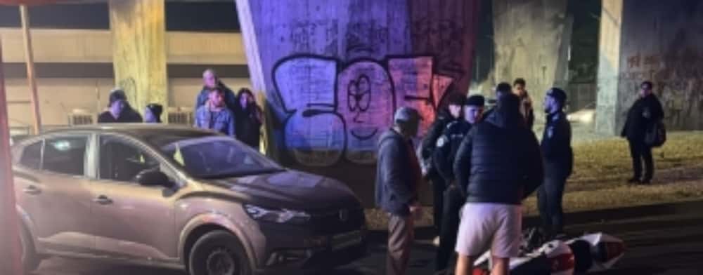 Motociclist adolescent, rănit și transportat la spital, după un accident produs lângă Gara de Sud din Ploiești