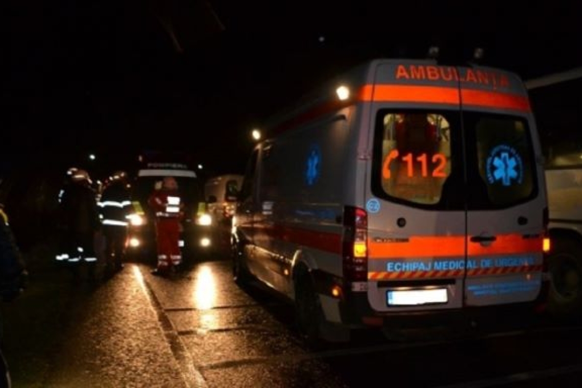 Conductă de gaze, avariată în comuna Șirna, după un accident rutier. O femeie care trecea prin zonă a fost transportată la spital