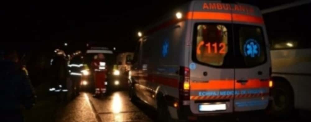 Conductă de gaze, avariată în comuna Șirna, după un accident rutier. O femeie care trecea prin zonă a fost transportată la spital