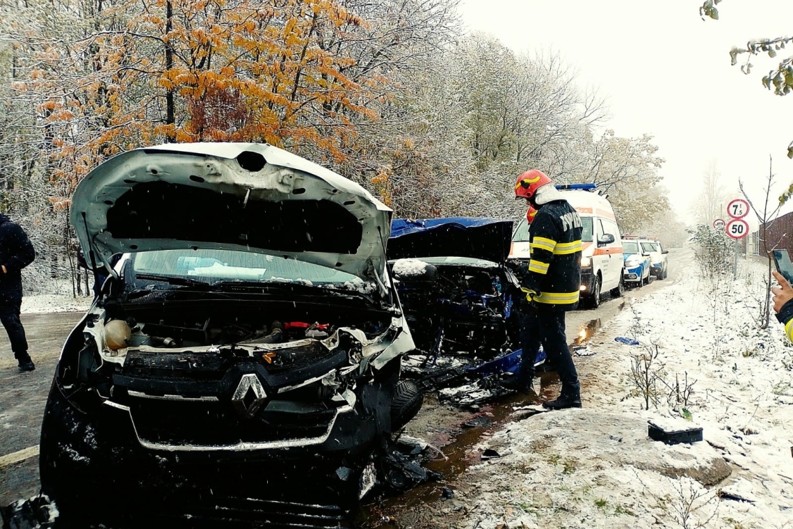 Două autoturisme în care se aflau trei adulți și trei minori s-au făcut praf într-un accident, în Târgșoru Vechi