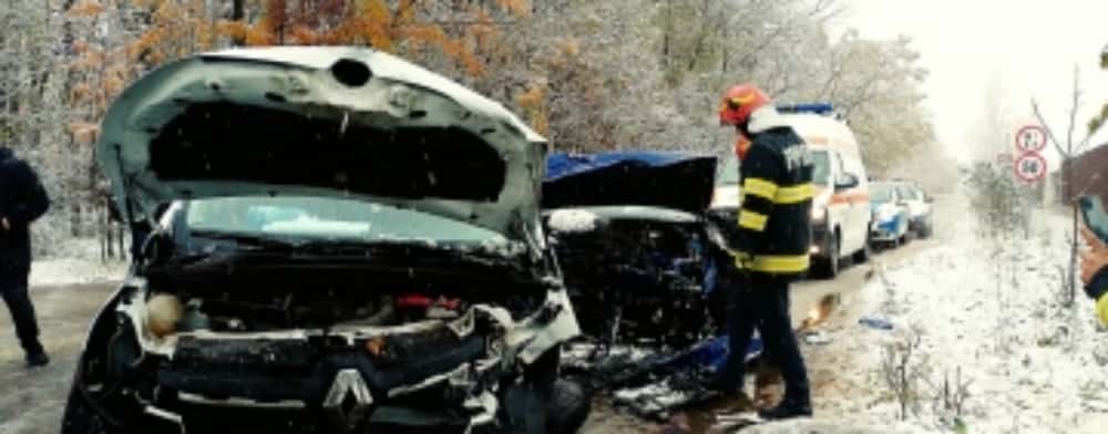 Două autoturisme în care se aflau trei adulți și trei minori s-au făcut praf într-un accident, în Târgșoru Vechi