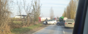 Trafic blocat pe Centura de Est a Ploieștiului! Două cisterne, implicate într-un accident!