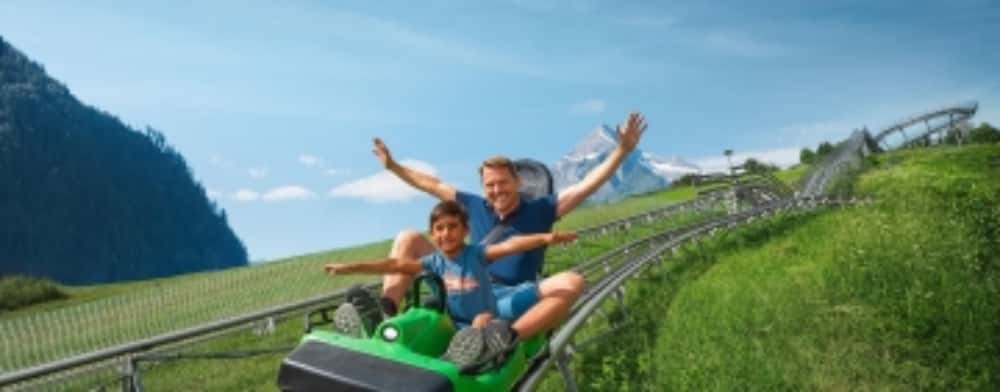 O nouă atracție pentru turiști, la Sinaia: instalație pentru sănii de vară! Aflați ce viteză maximă va avea sania la coborâre