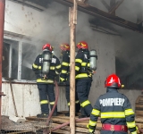 Incendiu la o fabrică din Bucov. Pompierii intervin cu cinci autospeciale 