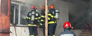 Incendiu la o fabrică din Bucov. Pompierii intervin cu cinci autospeciale 