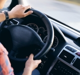 Copil de 15 ani, prins la volanul unui autoturism, pe o stradă din Valea Călugărească