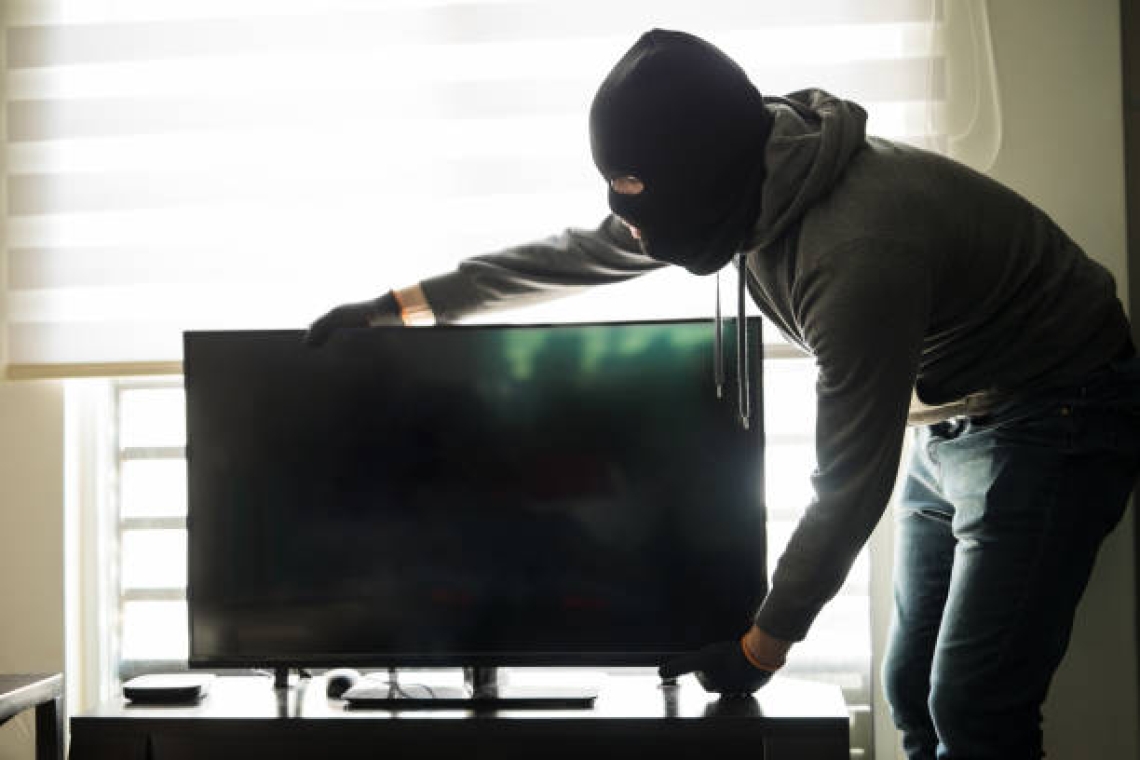 Un hoț care a dat mai multe spargeri în Ploiești, București, Brașov și Hunedoara - ”călcat” de polițiștii ploieșteni