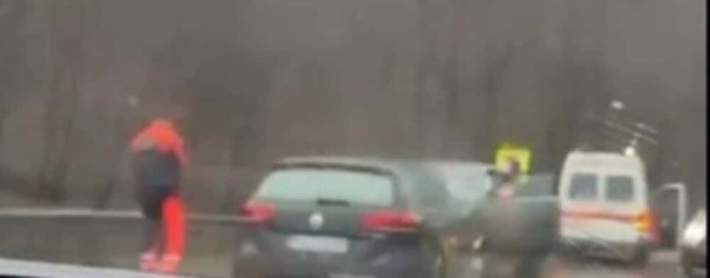 Trafic îngreunat pe DN1, în zona Azuga, în urma coliziunii dintre două autoturisme